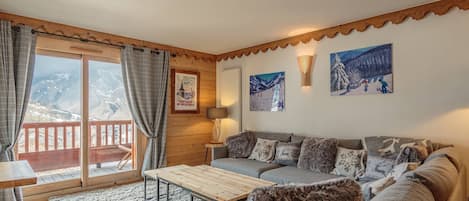 Tv, eldstad och dvd-spelare