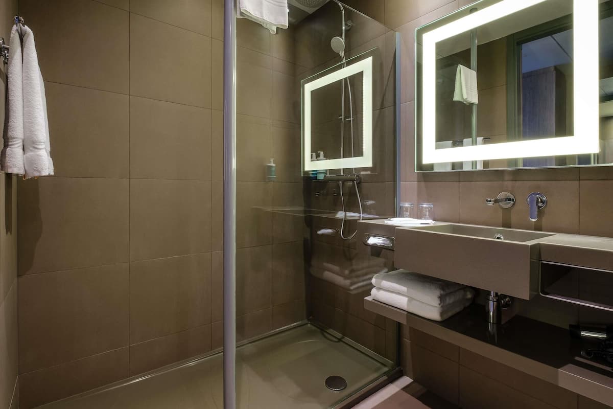 1 chambre, minibar, coffre-fort, bureau