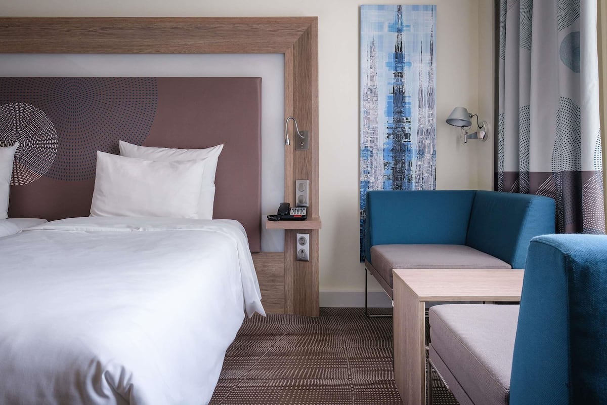 Standard Room, 2 Single Beds | 1 bedroom, minibar, in-room safe, desk