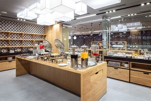 Desayuno buffet (KZT 7000 por persona)