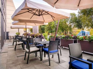 Lokale og internasjonale retter, uteservering 