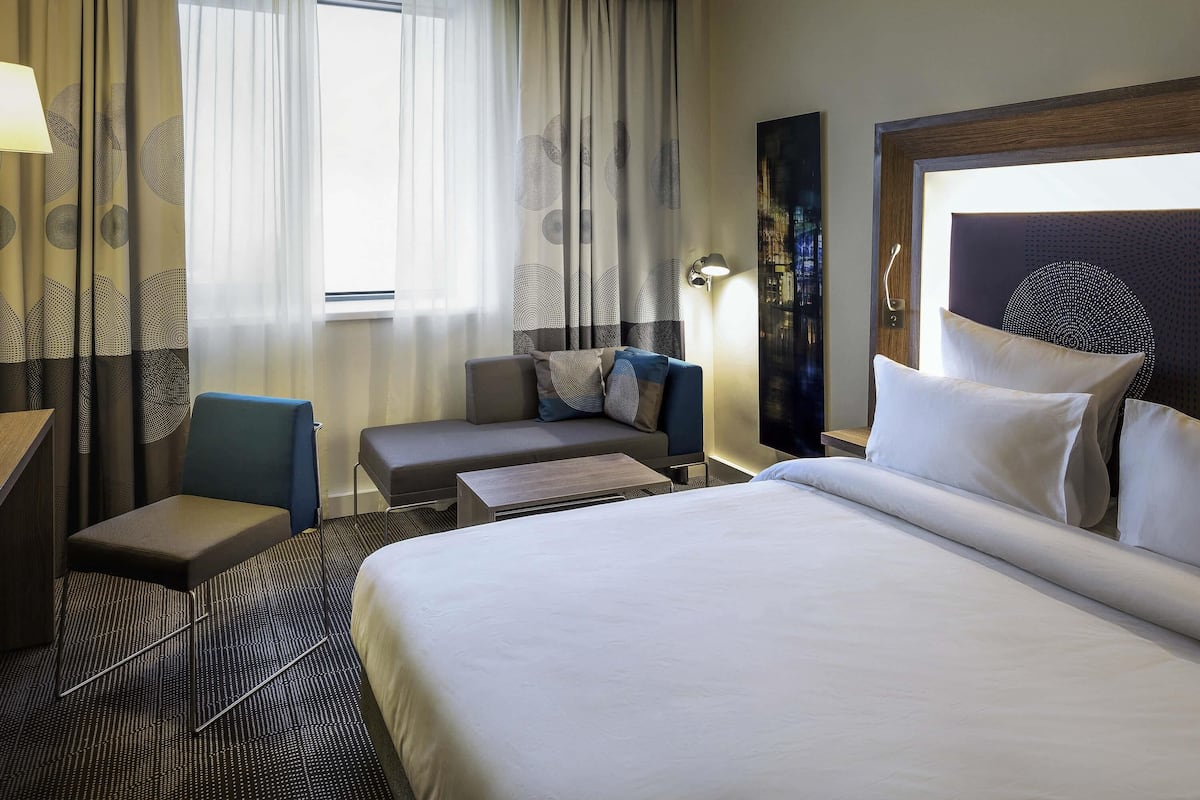 Standard Room, 1 Double Bed | 1 bedroom, minibar, in-room safe, desk