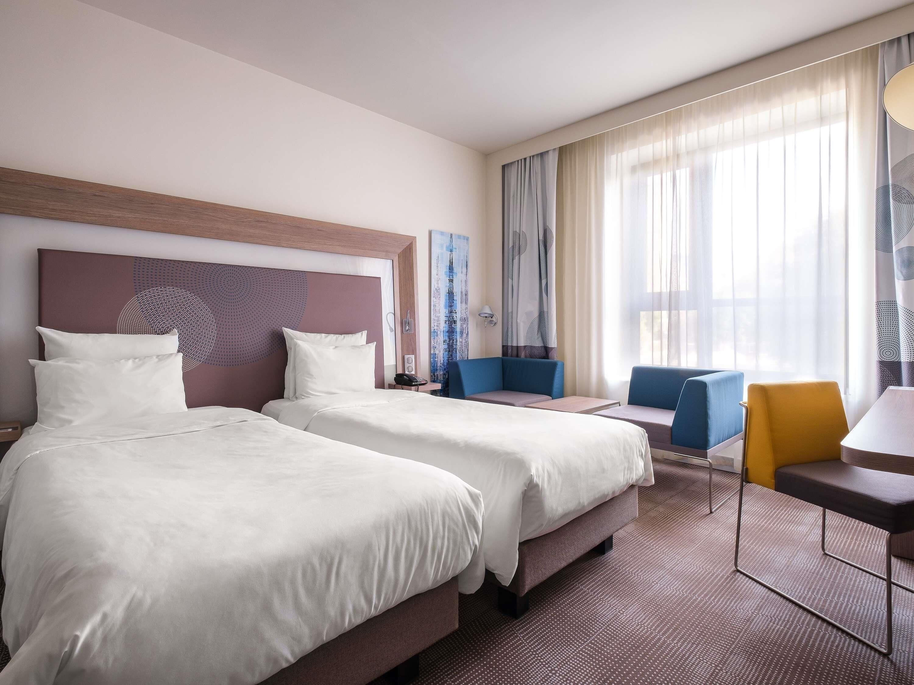 Standard Room, 2 Twin Beds | 1 bedroom, minibar, in-room safe, desk