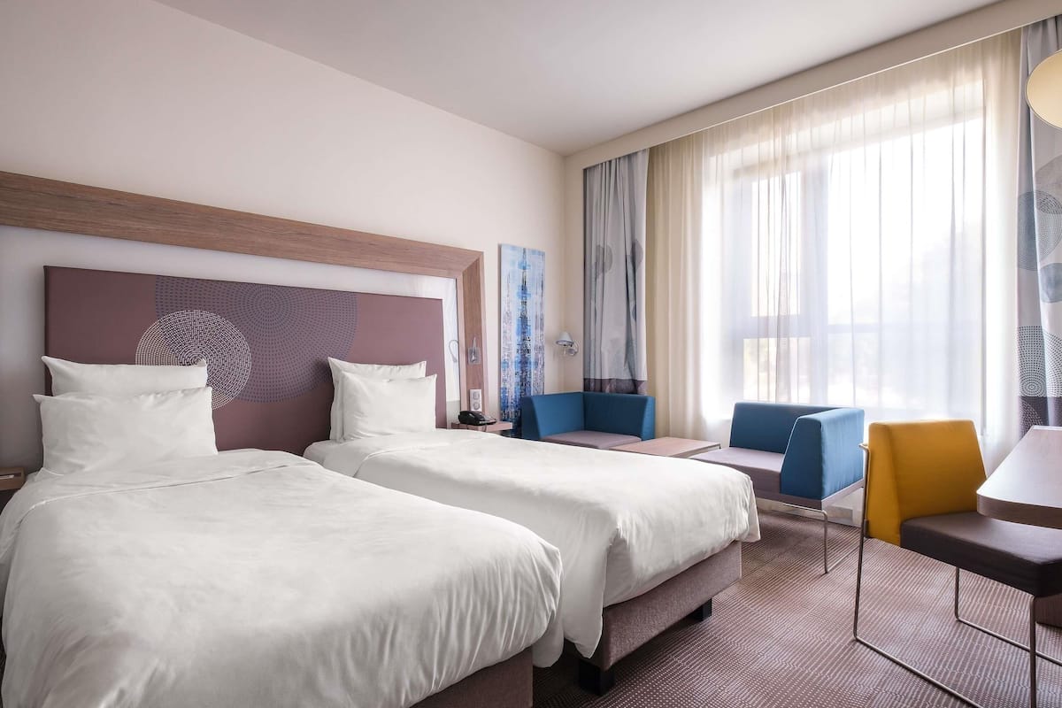 Quarto standard, 2 camas de solteiro | 1 quarto, frigobar, cofres nos quartos, escrivaninha