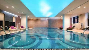 Una piscina techada