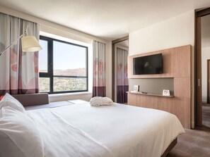 1 soverom, minibar, safe på rommet og skrivebord