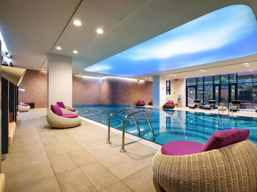 Hồ bơi trong nhà