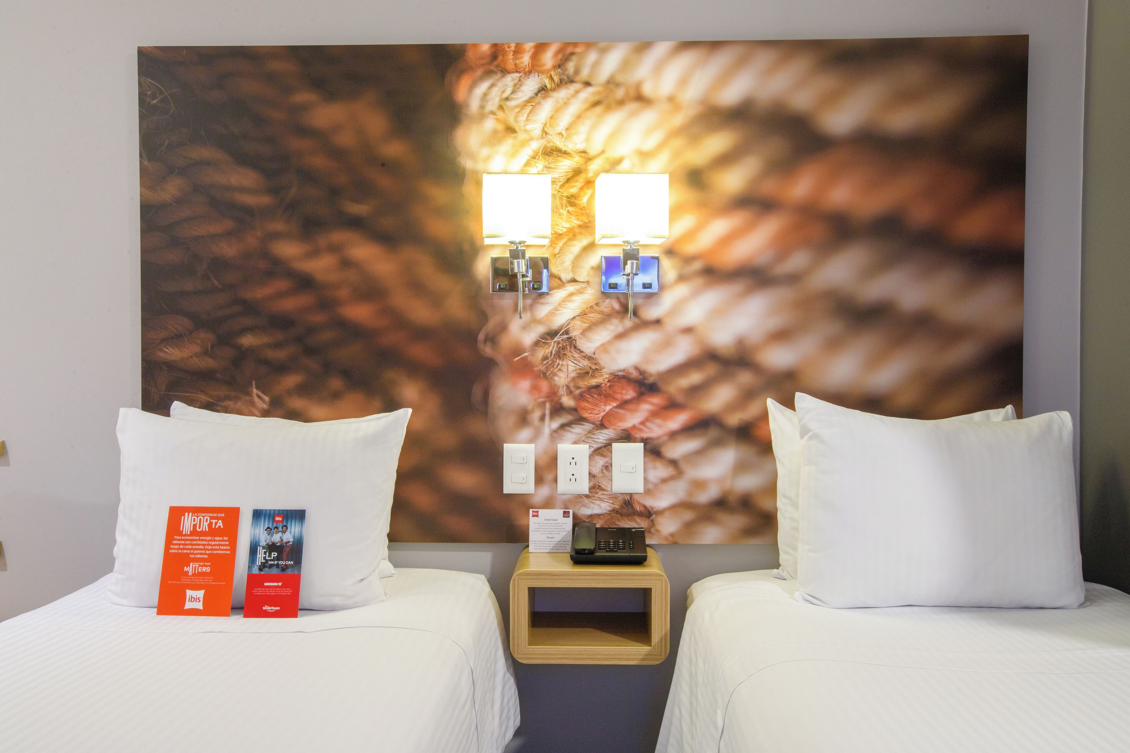 Phòng Tiêu chuẩn, 2 giường đơn | Két bảo mật tại phòng, khu vực làm việc phù hợp cho laptop 