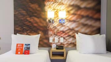 ห้องสแตนดาร์ด, เตียงเดี่ยว 2 เตียง | ตู้นิรภัยในห้องพัก, พื้นที่ทำงานแบบใช้แล็ปท็อป, ผ้าม่านกันแสง