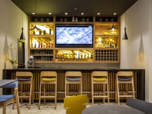 Bar (trong khuôn viên)