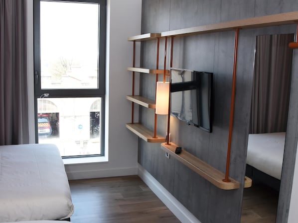 Chambre Triple, plusieurs lits | Chambres insonorisées, lits bébé (gratuits), Wi-Fi gratuit