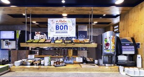 Dagelijks ontbijtbuffet (EUR 6.60 per persoon)