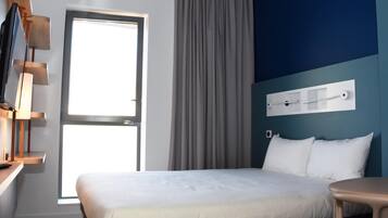 Quarto casal | Quartos à prova de som, berços grátis, Wi-Fi de cortesia, roupa de cama