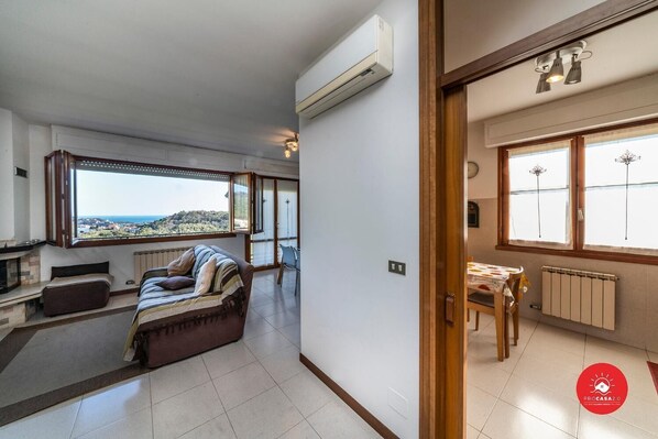 2 bedrooms, individually decorated, individually furnished