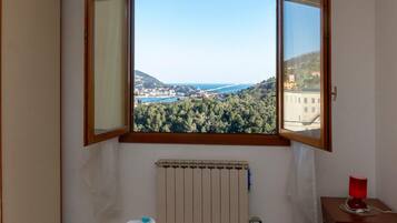 2 bedrooms, individually decorated, individually furnished