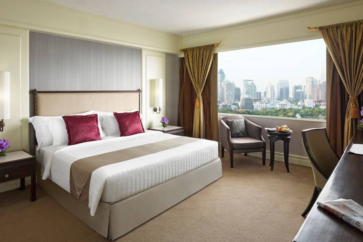 Deluxe Room, 1 King Bed, Non Smoking, Garden View | Desk, blackout drapes, soundproofing, iron/ironing board