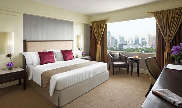 Deluxe Room, 1 King Bed, Non Smoking, Garden View | Desk, blackout drapes, soundproofing, iron/ironing board - Guest House Batumi (Batumi)