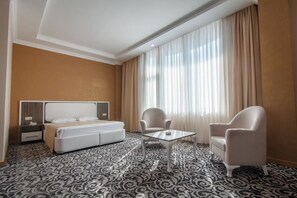 Business Room, 1 King Bed, Non Smoking | Desk, blackout drapes, soundproofing, iron/ironing board - Guest House Batumi (Batumi)