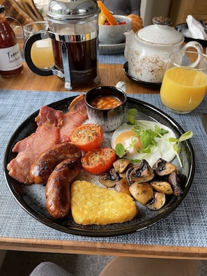 Petit déjeuner complet compris tous les jours