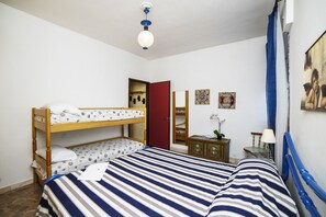 Apartment, 2 Bedrooms, Balcony | 2 bedrooms, individually decorated, individually furnished - Gioia con Vista (Portovenere)