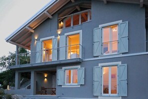 Property grounds - Italian Lakes 1 bed Apartment With Lake Views, Private Terrace, Wifi, Peaceful Location (Massino Visconti)