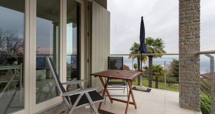 Contemporary 3 Bed Italian Lakes Villa, Lake Views, Wifi, BBQ