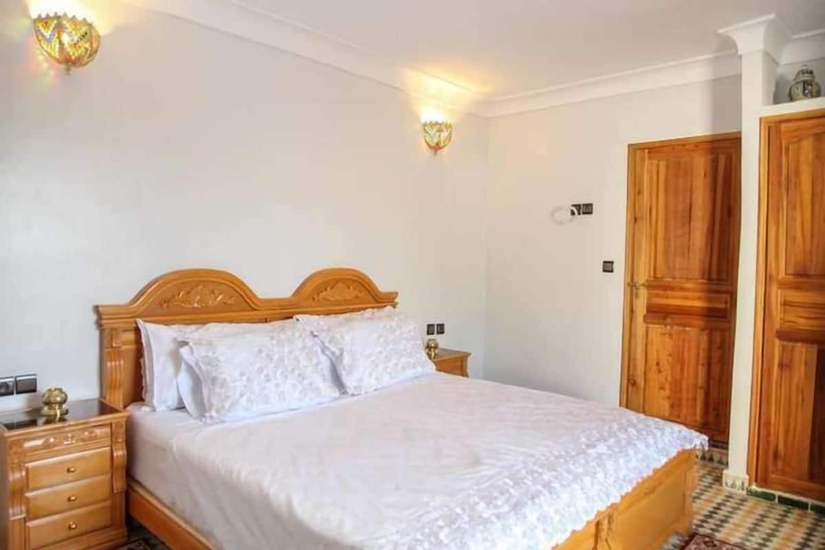 4 habitaciones, cubrecamas y colchones con efecto memoria