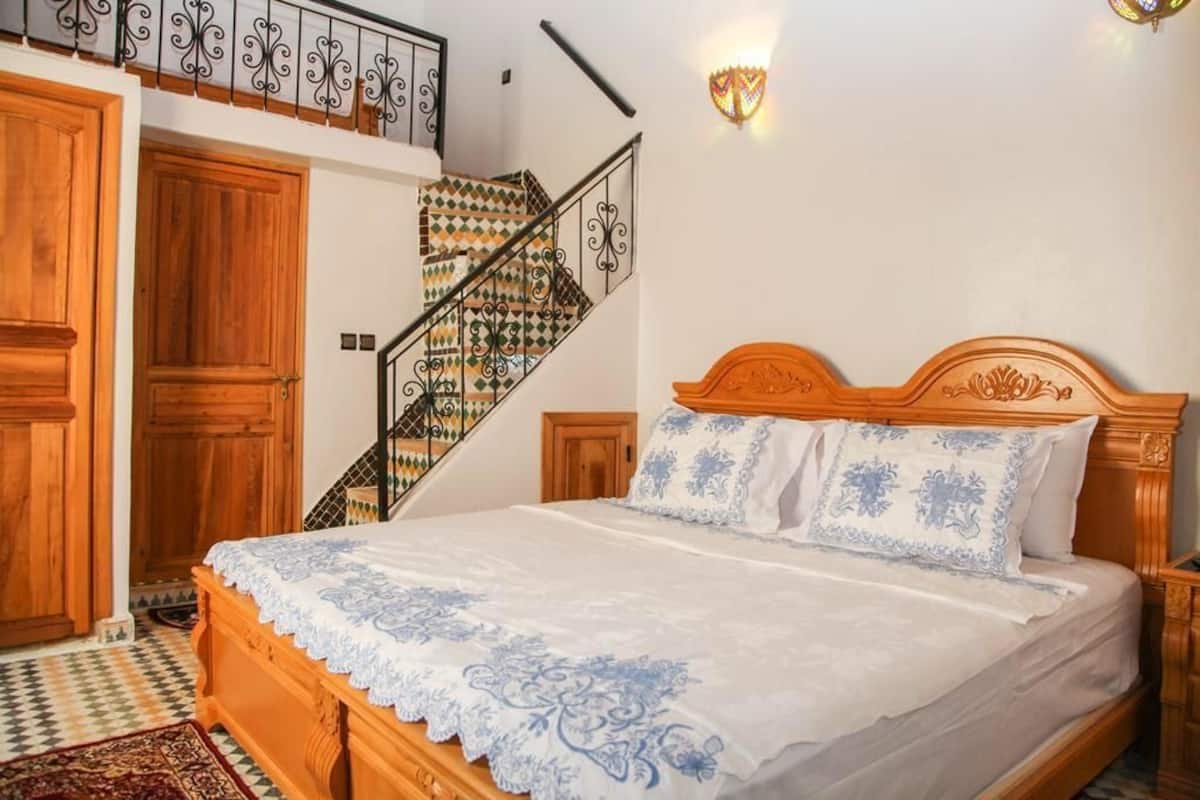4 habitaciones, cubrecamas y colchones con efecto memoria