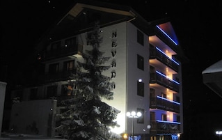 Fachada del alojamiento - Noche