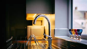 Signature Apartment, Multiple Beds, Non Smoking | Private kitchen | Fridge, microwave, stovetop, dishwasher