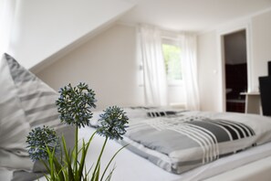 Basic Double Room, Private Bathroom - Mads Hotel (Cologne)