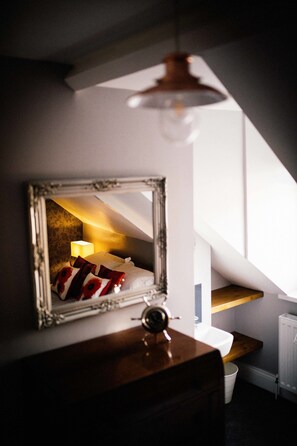 Duplex Apartment | Blackout drapes, soundproofing, iron/ironing board, free WiFi - Docker's Digs (Gateshead)
