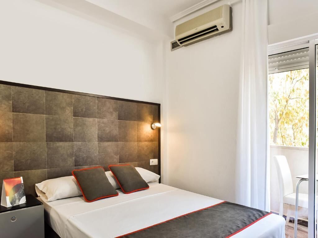 Desk, laptop workspace, free WiFi, bed sheets