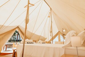 Tent (Bell) | 1 slaapkamer, lakens van Egyptisch katoen, luxe beddengoed, donsdekens