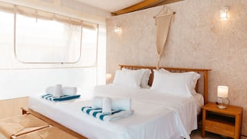 1 bedroom, Egyptian cotton sheets, premium bedding, down duvets