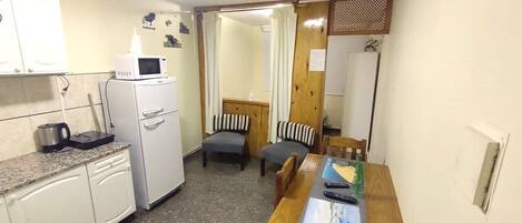 Kaupunkihuoneisto, 2 yhden hengen sänkyä, kaupunkinäköala | Oleskelualue | Älytelevisio, Netflix