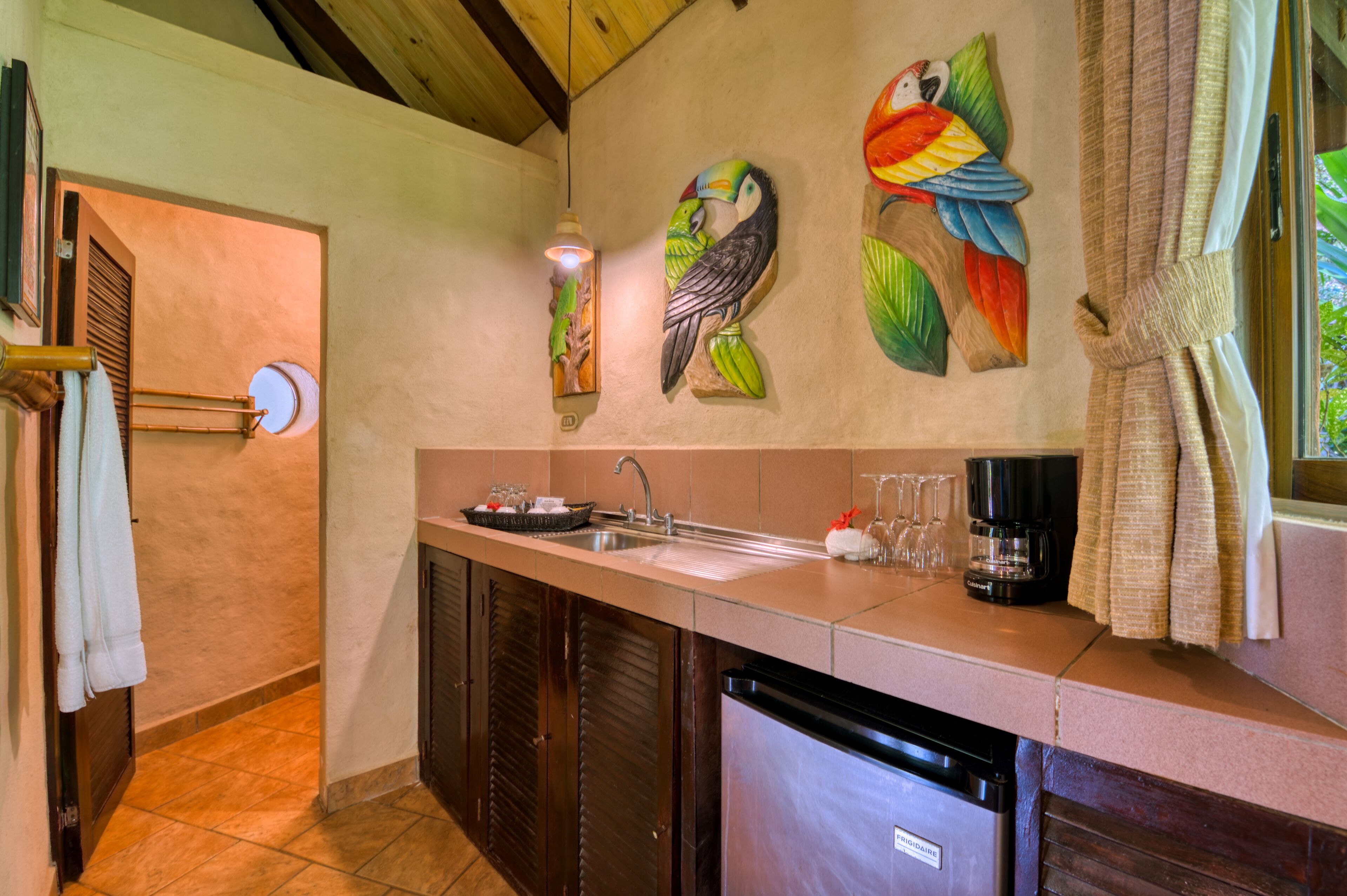 coco joe's bungalow | 1 bedroom, in-room safe, free wifi, bed sheets