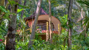 Bungalow, 1 trÚs grand lit, vue jardin, cÎté jardin (Garden Bungalow) | 1 chambre, coffres-forts dans les chambres, Wi-Fi gratuit, draps fournis