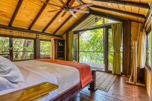 Honeymoon Tree House, 1 King Bed, Garden View, Garden Area | In-room safe, free WiFi, bed sheets