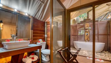 Honeymoon Tree House, 1 King Bed, Garden View, Garden Area | Bathroom | Shower, free toiletries, towels