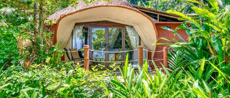 Caja de seguridad en la habitación, wifi gratis y ropa de cama