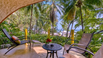 Bungalow, 1 très grand lit, vue océan, en front de plage | Vue sur la plage/l’océan