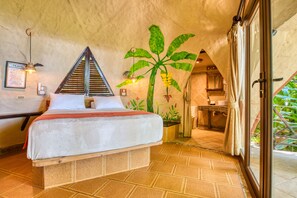 In-room safe, free WiFi, bed sheets - Ylang Ylang Beach Resort (Cóbano)