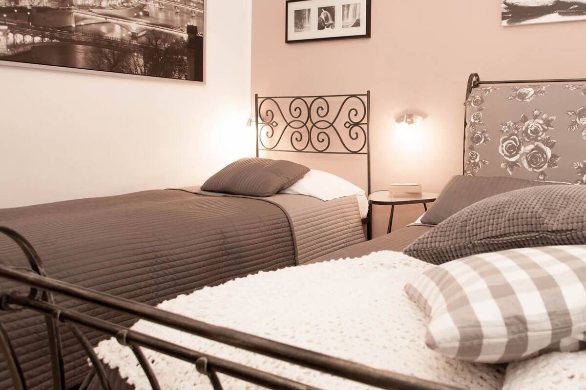 Luxury Triple Room, Balcony (Pianoforte) | Desk, soundproofing, iron/ironing board (on request), cribs (free)