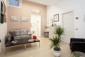 Una televisión de pantalla plana