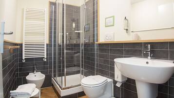 Chambre Double Standard, salle de bains attenante (Bouganville/Agave) | Salle de bain