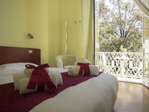 Chambre Deluxe Double ou avec lits jumeaux, balcon | Draps italiens Frette, literie de qualité supérieure