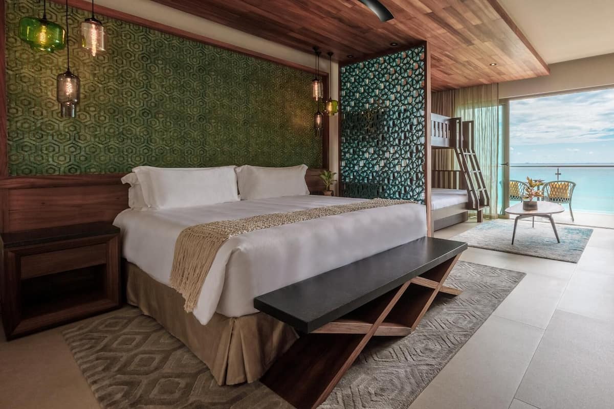 Ropa de cama de alta calidad y artículos del minibar gratis
