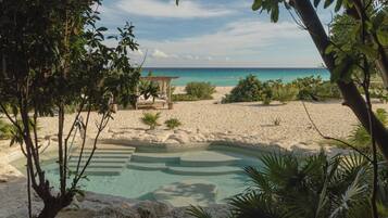 6 piscines extérieures, cabanons gratuits, parasols de plage