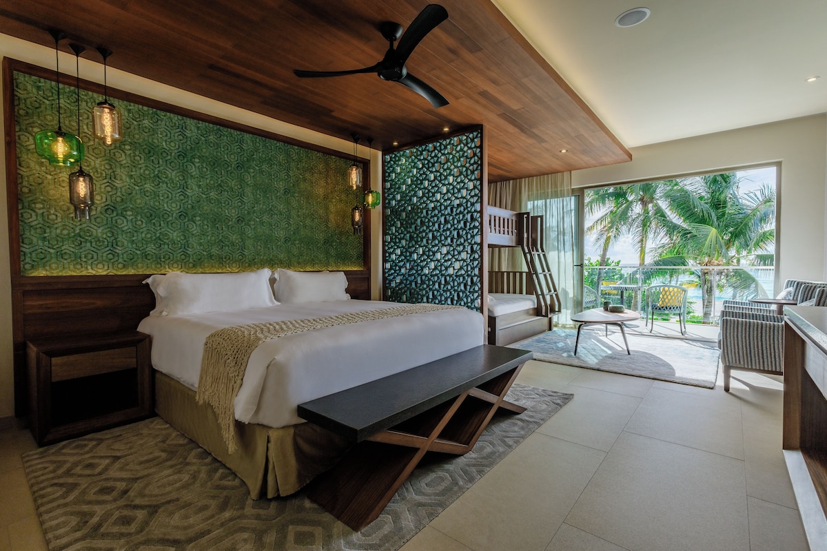 Suite King Familiar | Ropa de cama de alta calidad y minibar con artículos gratuitos